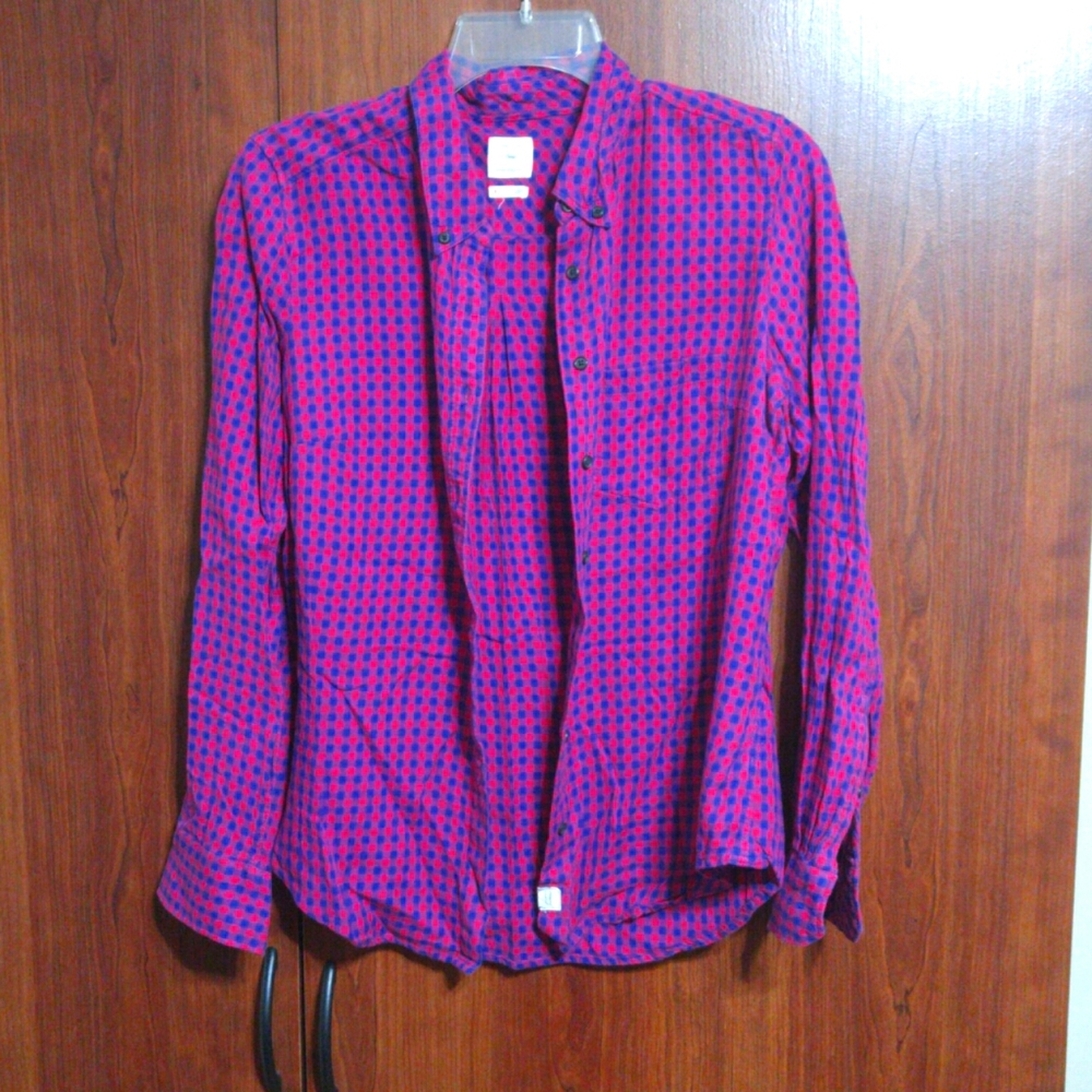 Gap blue and red plaid button up long sleeve shirt size medium